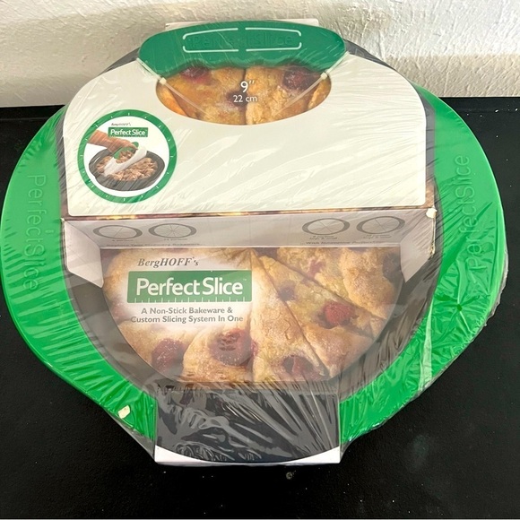 BergHOFF's Perfect Slice Non-Stick Bakeware Pie & Custom Slicing System in One - Picture 1 of 9